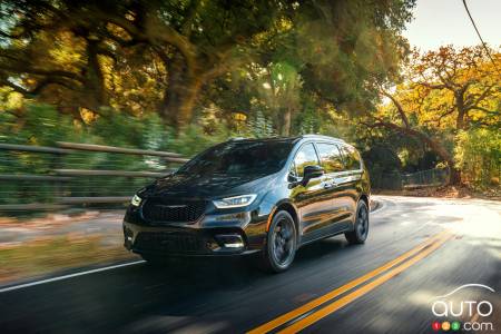 Chrysler Recalls 67,000 Pacifica Plug-In Hybrid Minivans